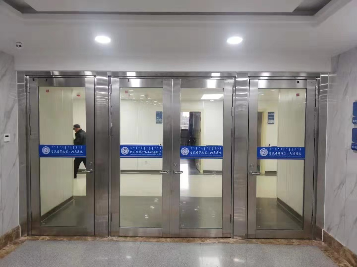 Fire door vision panel with tested fire-rated glass and intumescent seals